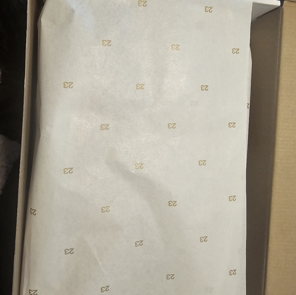 SOLD- JORDAN WMNS AIR JORDAN 1 LOW SE"Pink Velvet" - Picture 7 of 12